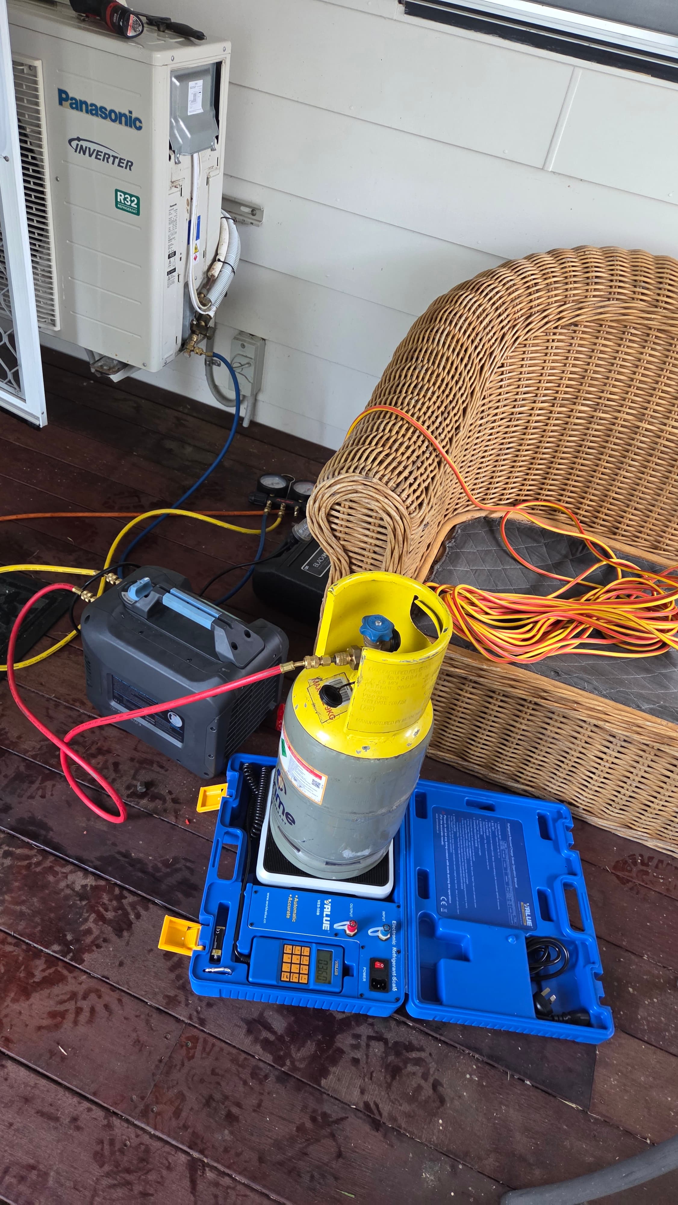Checking system components during a fault-finding callout, Chilled As Air Conditioning